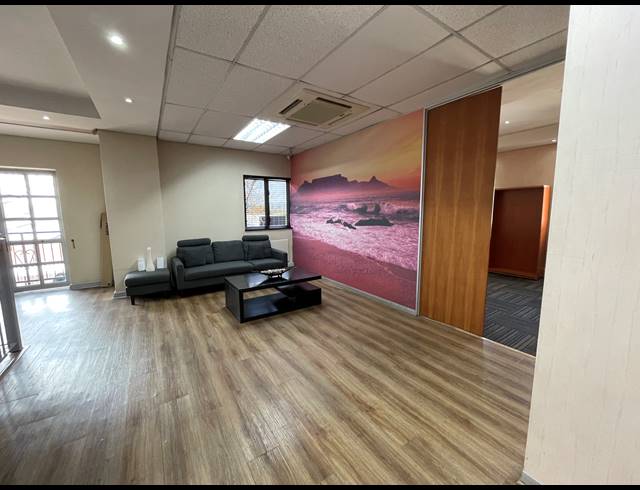 257M² OFFICE FOR SALE IN LYME PARK